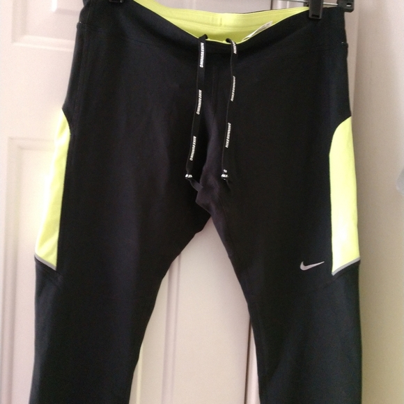 Nike Pants - 🏃♀️NIKE DRI FIT WORKOUT CAPRI